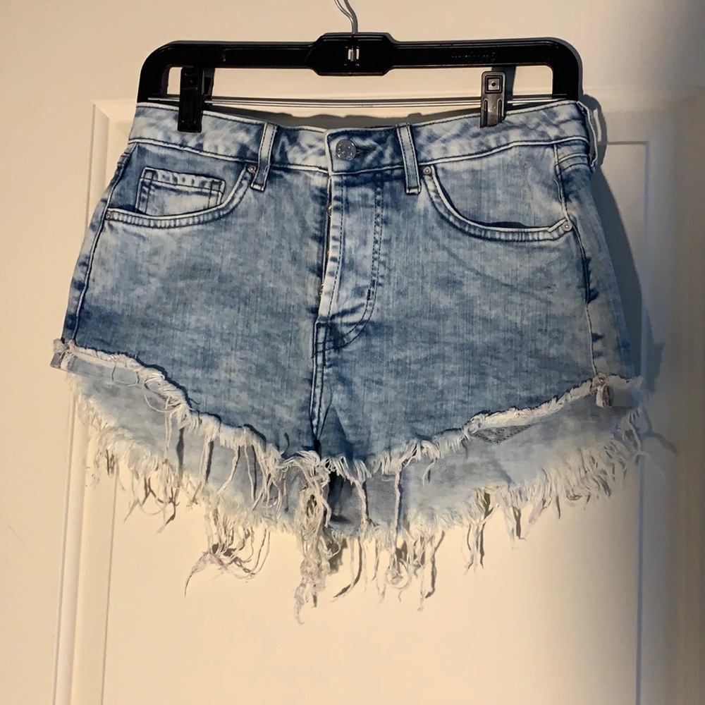 Mid rise jean short